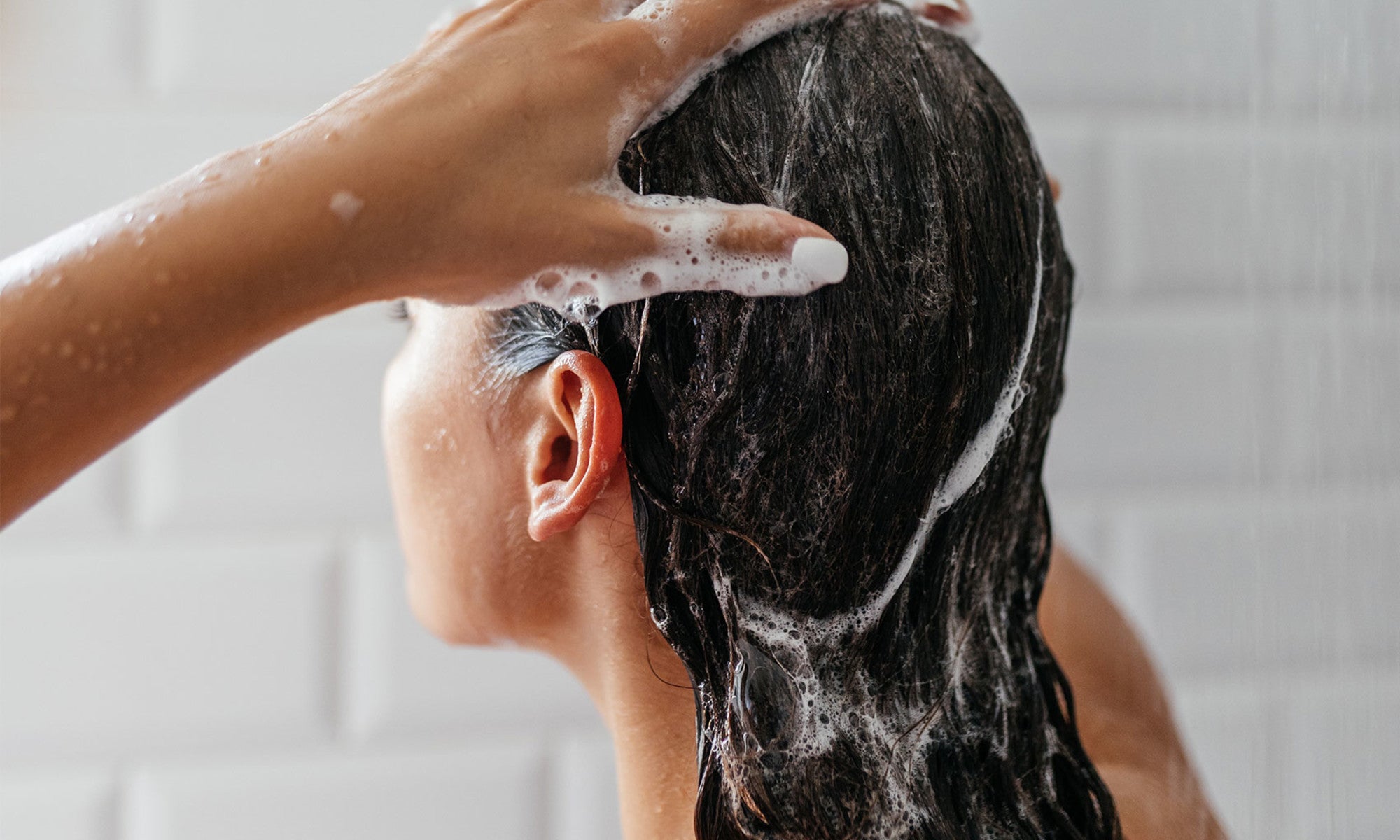 The Best Way to Wash Your Hair After Using Hair Oil